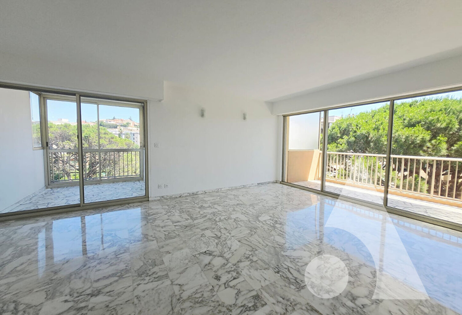 Saint-Raphaël  4 p - 104,65 m²  carrez-  Beaux volumes, lumineux, CV et MER à pied — photo 1