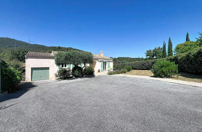 VENTE - BAGNOLS EN FORET - Villa de plain pied de 77m2 sur un terrain de 1287m2 — photo du bien