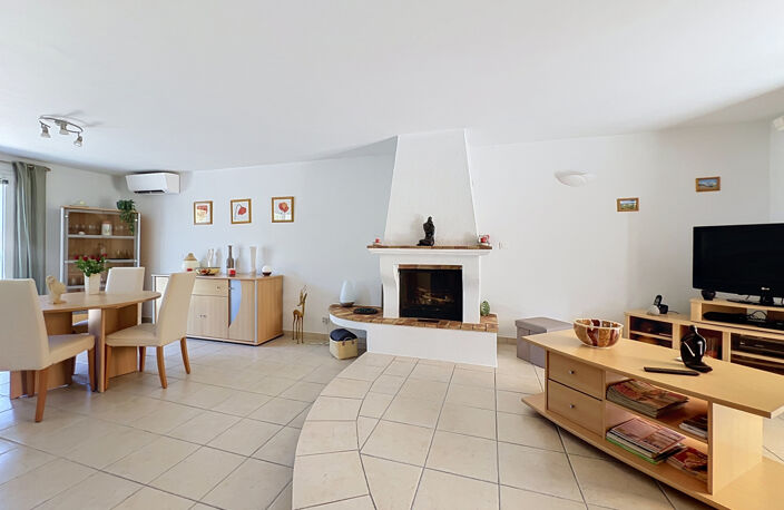 VENTE - BAGNOLS EN FORET - Villa de plain pied de 77m2 sur un terrain de 1287m2 — photo 5