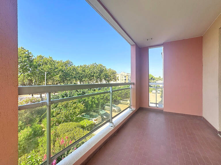 VENTE - FREJUS - T2 DE 47.53M2 AVEC TERRASSE PARKING ET CAVE PROCHE PLAGES ET CENTRE — photo 1