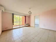 VENTE - FREJUS - T2 DE 47.53M2 AVEC TERRASSE PARKING ET CAVE PROCHE PLAGES ET CENTRE — photo 3