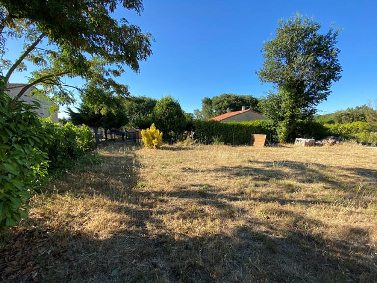 Terrain constructible 598 m2 dans un quartier résidentiel — photo 1