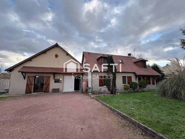 MAISON T8 DE 212m2 AVEC 5 CHAMBRES ET GARAGE. — photo du bien
