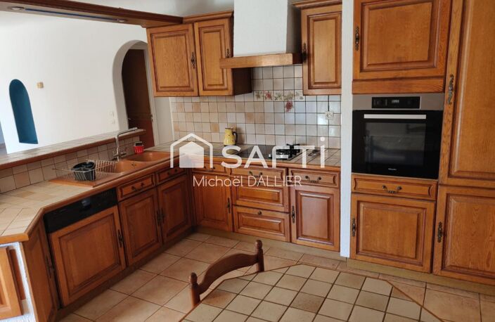 MAISON T8 DE 212m2 AVEC 5 CHAMBRES ET GARAGE. — photo 5