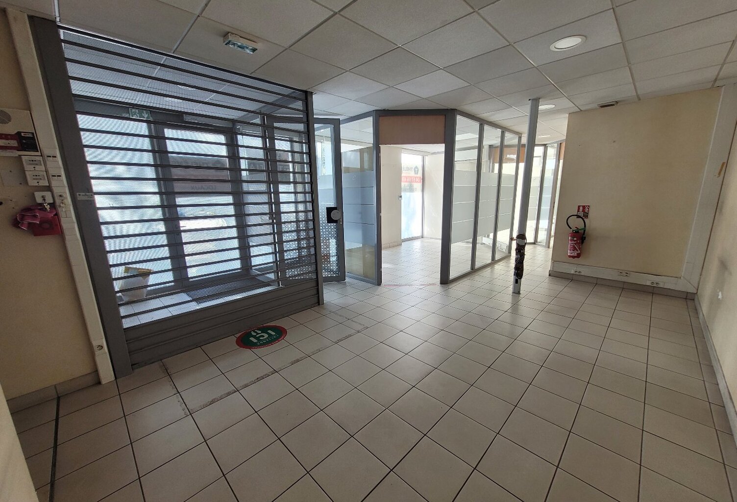 Local commercial — photo 1