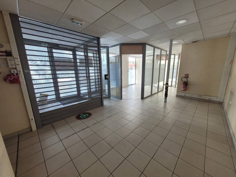 Local commercial — photo 1