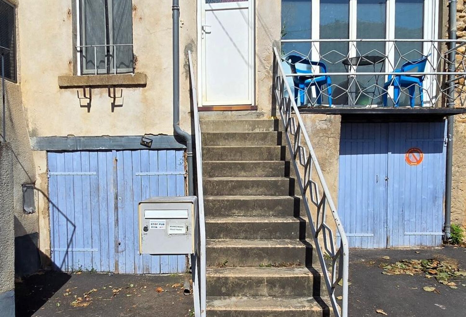 Maison de bourg avec balcon et dépendances — photo 1