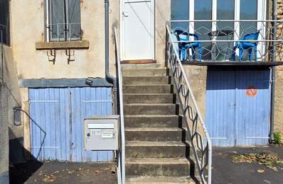 Maison de bourg avec balcon et dépendances — photo du bien