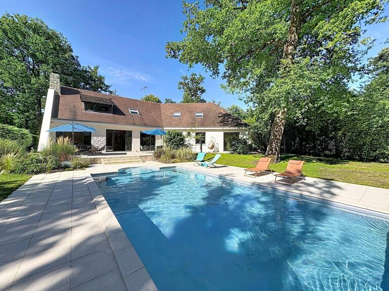 Maison d'exception dans le domaine du Lys — photo 1