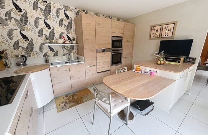 Contemporaine de 9 pièces principales — photo 3