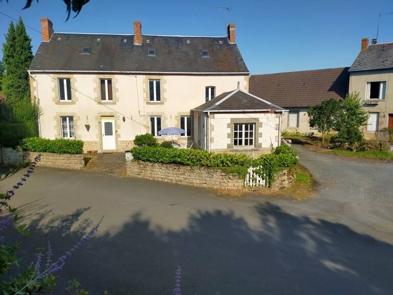 Maison en pierre de 6 pièces principales — photo 1