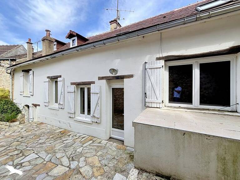 Maison en pierre de 4 pièces principales — photo 1