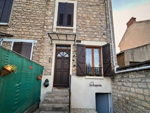 Maison en pierre de 5 pièces principales — photo du bien