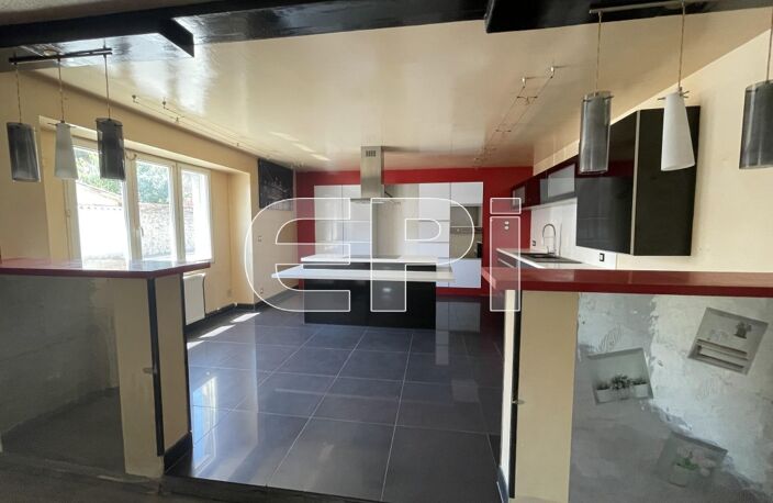 Réf 6391<br>BRESSUIRE COEUR DE VILLE. <br>Maison sur 2 niveaux. — photo 2