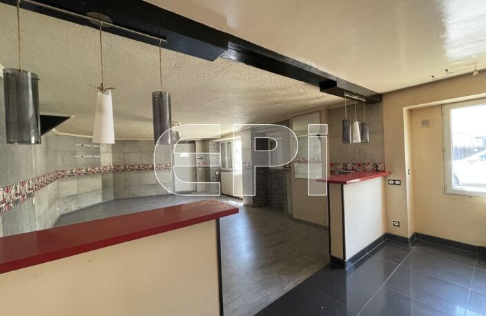 Réf 6391<br>BRESSUIRE COEUR DE VILLE. <br>Maison sur 2 niveaux. — photo 3