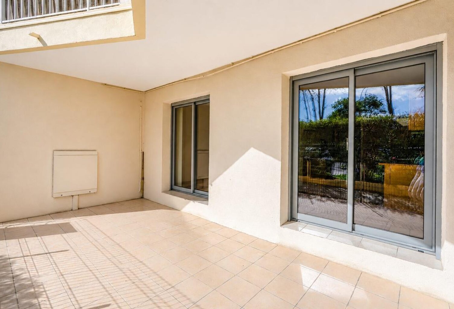 Appartement T3 traversant avec terrasse, garage et cave — photo 1