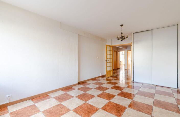 Appartement T3 traversant avec terrasse, garage et cave — photo 5
