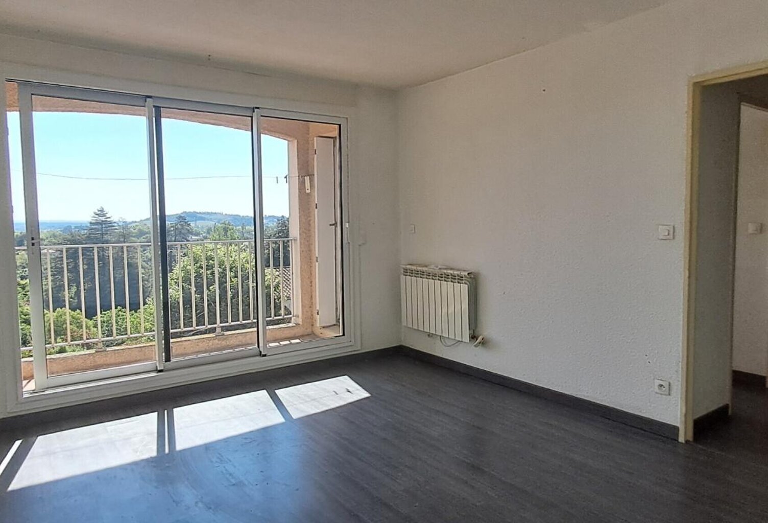 Appartement de T2 vendu loué avec balcon dans résidence avec ascenseur — photo 1