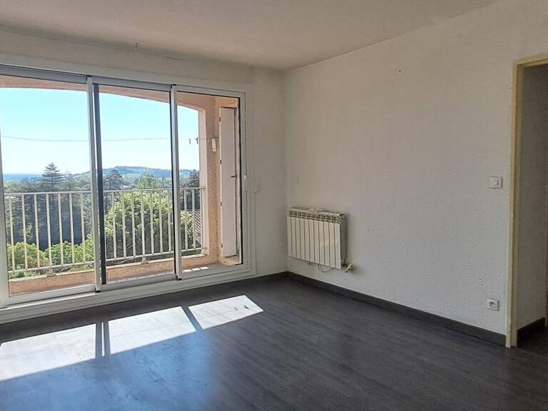 Appartement de T2 vendu loué avec balcon dans résidence avec ascenseur — photo 1