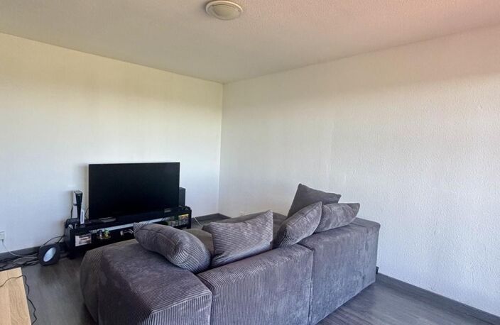 Appartement de T2 vendu loué avec balcon dans résidence avec ascenseur — photo 2