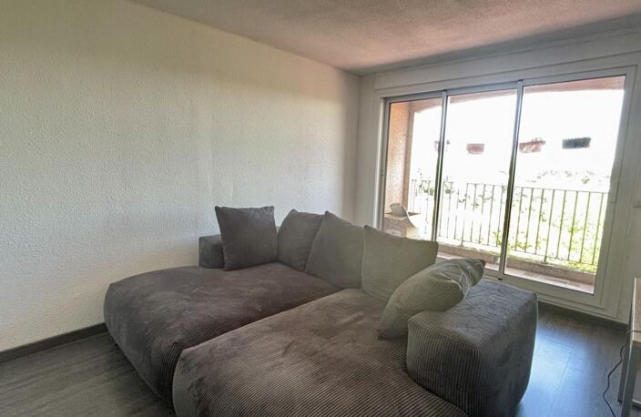 Appartement de T2 vendu loué avec balcon dans résidence avec ascenseur — photo 3