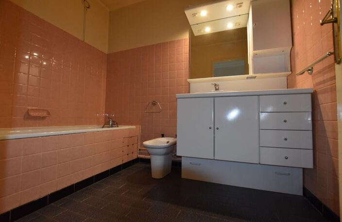 Dans le secteur de Bellevue; T4 de 84 m² avec garage/cave et balcon — photo 5