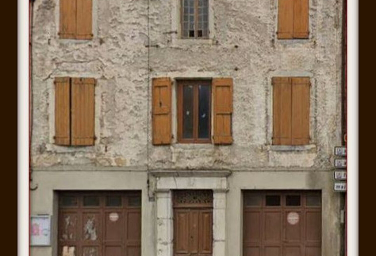 MAISON DE VILLAGE A RENOVER - 2 GARAGES — photo 1