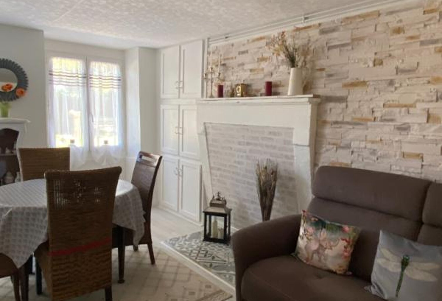 Charras - Maison 131 m² avec grange située sur une impasse — photo 1