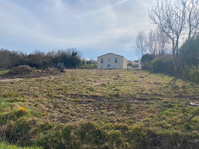 Terrain à bâtir à Le Pout (33670) — photo du bien