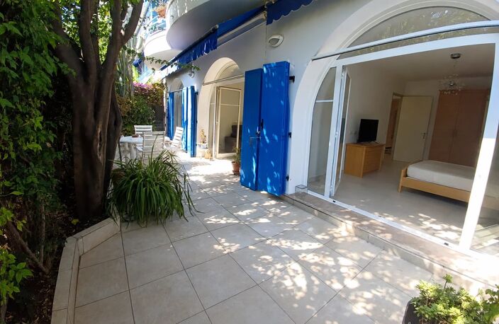 APPARTEMENT DE CARACTÈRE EN REZ-DE-JARDIN — photo 2