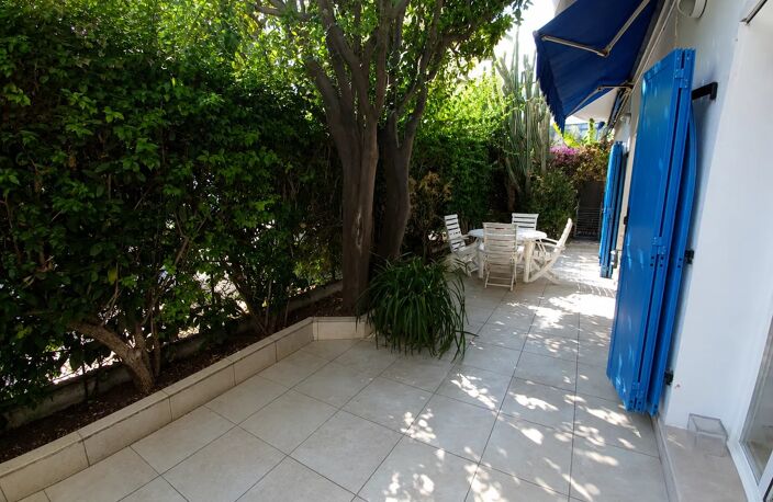 APPARTEMENT DE CARACTÈRE EN REZ-DE-JARDIN — photo 3
