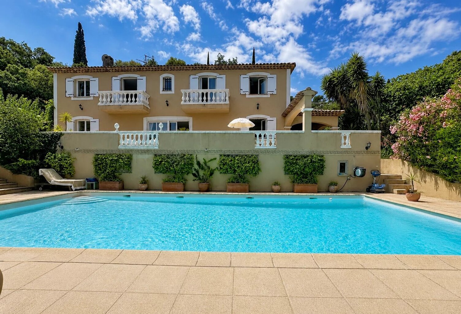 GASSIN – VILLA AVEC VUE MER À QUELQUES MINUTES DE SAINT-TROPEZ — photo 1