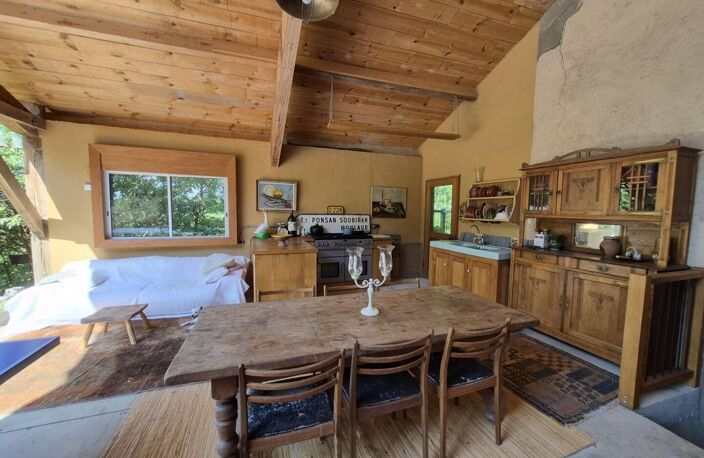 À vendre dans le Gers, proche de Castelnau-Magnoac: Maison gasconne dotée d'une cuisine d'été spacieuse, balcon-terrasse, granges et de parcelles boisées, sur un terrain de 24 772 m² (2,4ha). Situation calme, belles vues des montagnes — photo 5