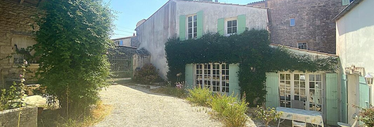 Maison 8 Pièces 301 m² à vendre à Pont-l'Abbé-d'Arnoult (17250)
