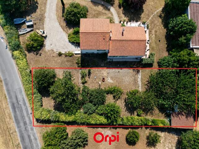 RARE terrain à vendre rue du Chay ANGOULINS 698 m² — photo du bien