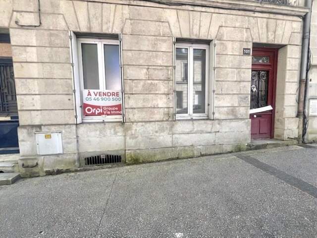 Local commercial 116 m² - Saintes — photo du bien