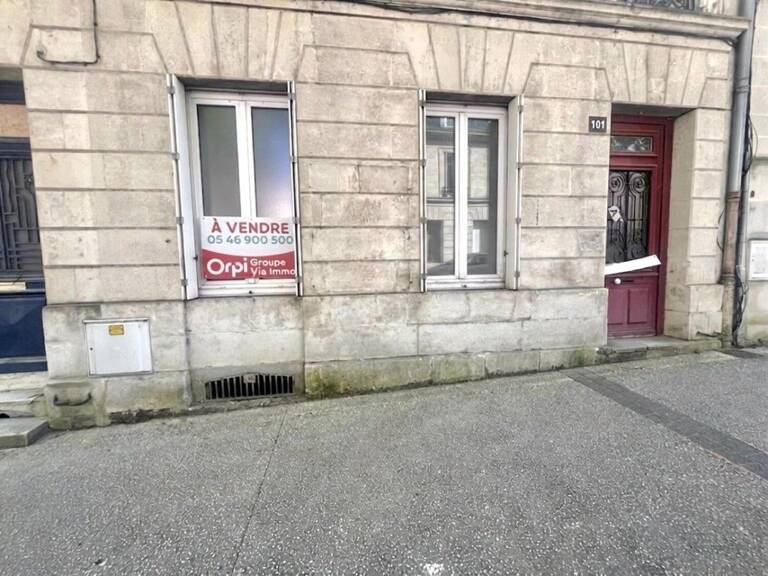 Local commercial 116 m² - Saintes — photo 1