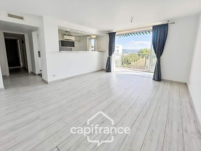 Appartement à vendre 4 pièces LA CIOTAT (13) -  terrasse vue mer - cave - au calme - à pieds centre ville — photo du bien