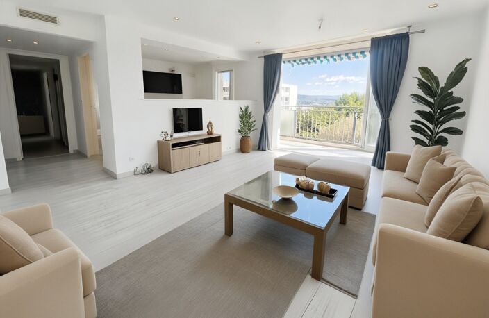 Appartement à vendre 4 pièces LA CIOTAT (13) -  terrasse vue mer - cave - au calme - à pieds centre ville — photo 2