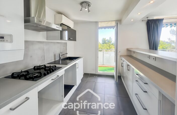 Appartement à vendre 4 pièces LA CIOTAT (13) -  terrasse vue mer - cave - au calme - à pieds centre ville — photo 3