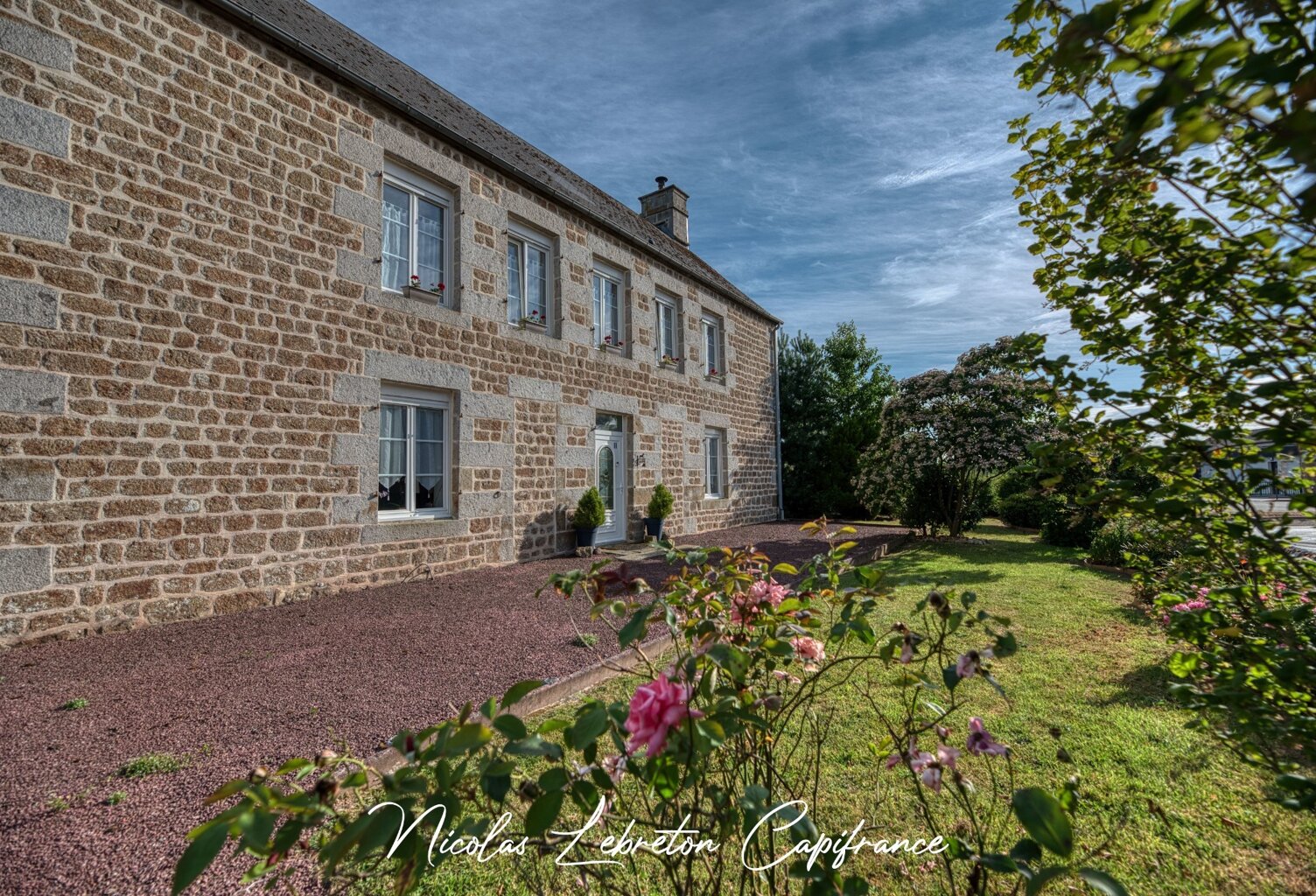 Maison en pierre rénovée de 202 m² – 4 chambres + studio indépendant – Dépendance de 100 m² – Terrain clos de 2 775 m² — photo 1