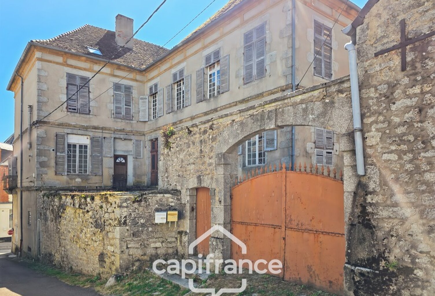 LORMES (Morvan) – Ancien hôtel particulier du XVIIIᵉ siècle – 780 m² de caractère à restaurer — photo 1