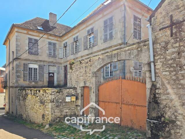 LORMES (Morvan) – Ancien hôtel particulier du XVIIIᵉ siècle – 780 m² de caractère à restaurer — photo du bien