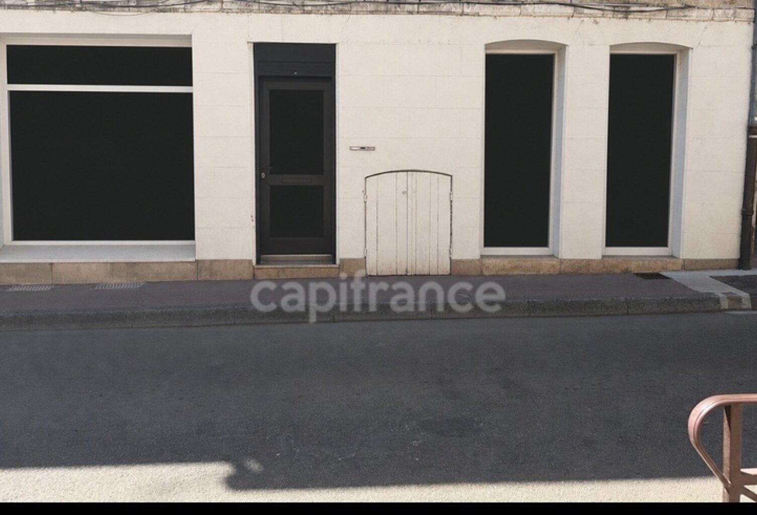 Local/bureau plus studio à vendre AUXERRE (89) local de 55 m2 plus  stuio de 28 m2 — photo 1