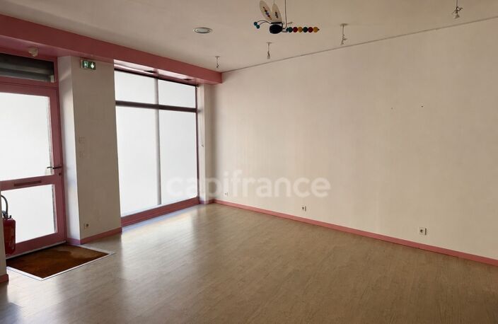 Local/bureau plus studio à vendre AUXERRE (89) local de 55 m2 plus  stuio de 28 m2 — photo 2