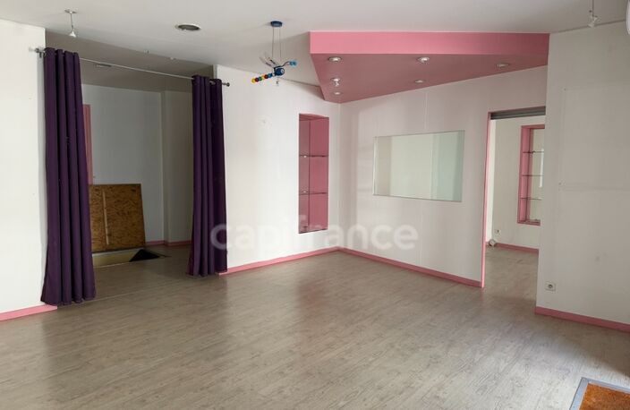 Local/bureau plus studio à vendre AUXERRE (89) local de 55 m2 plus  stuio de 28 m2 — photo 3