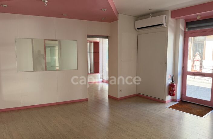 Local/bureau plus studio à vendre AUXERRE (89) local de 55 m2 plus  stuio de 28 m2 — photo 4