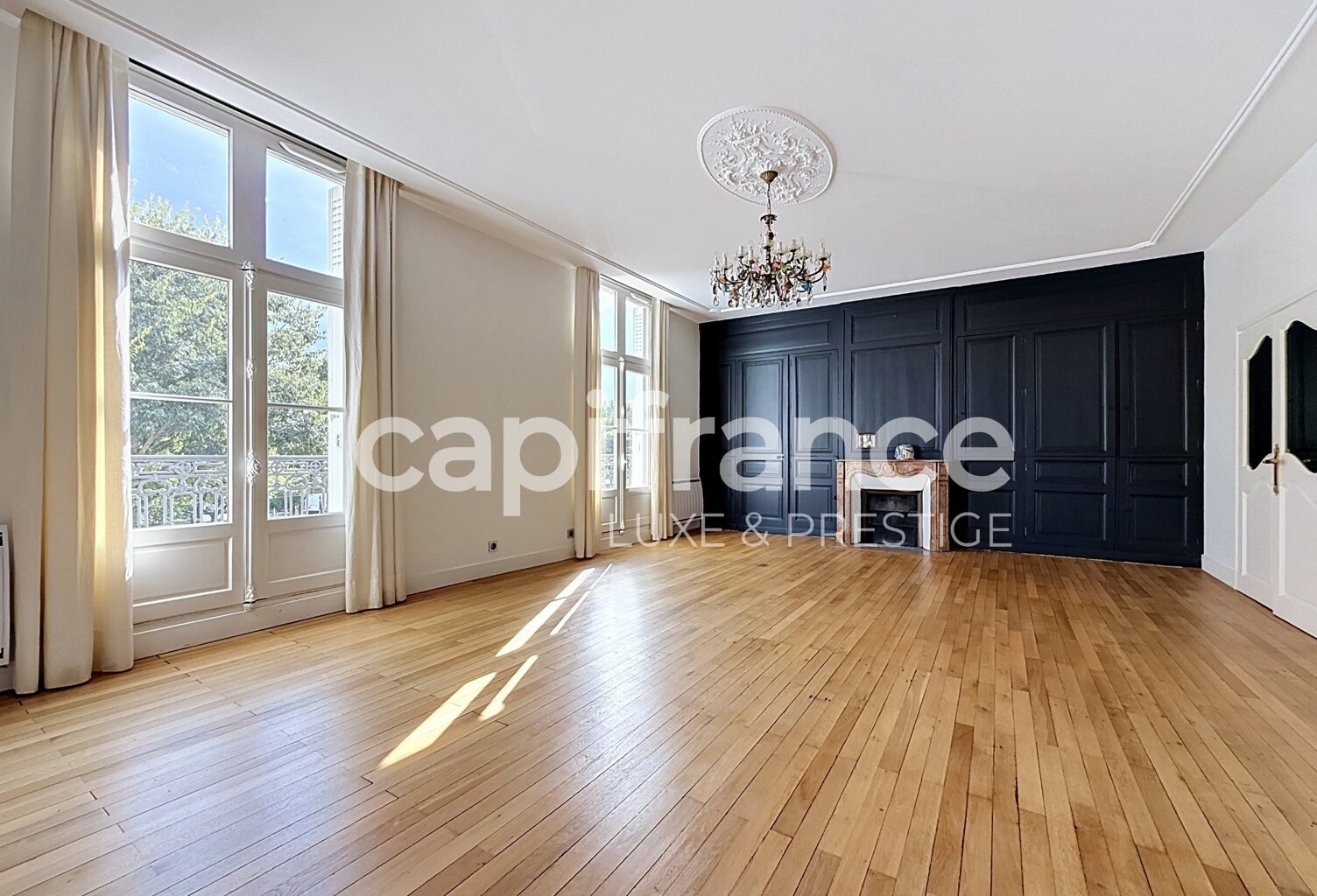 Appartement 167 m2 avec rez-de-jardin et parking, tout proche de Tours — photo 1