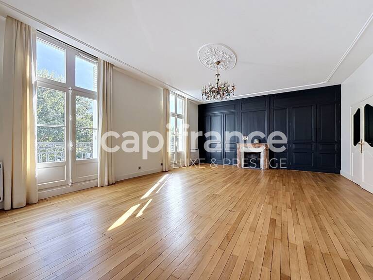 Appartement 167 m2 avec rez-de-jardin et parking, tout proche de Tours — photo 1