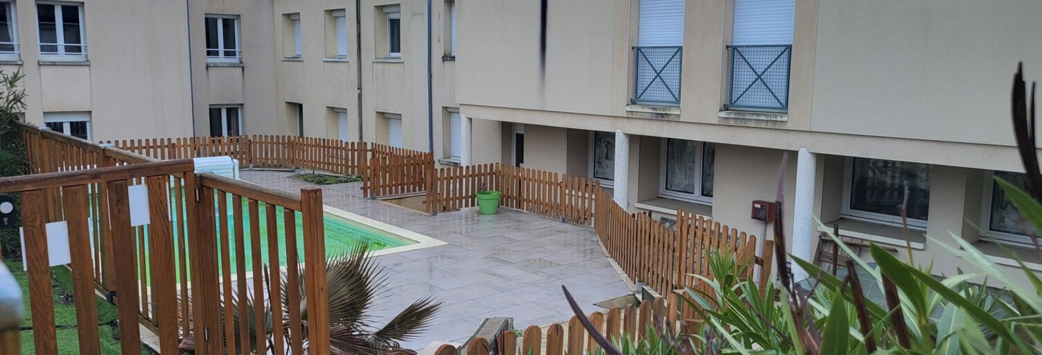 Immeuble  1079 m² à vendre à Saint-Loup-Lamairé (79600)